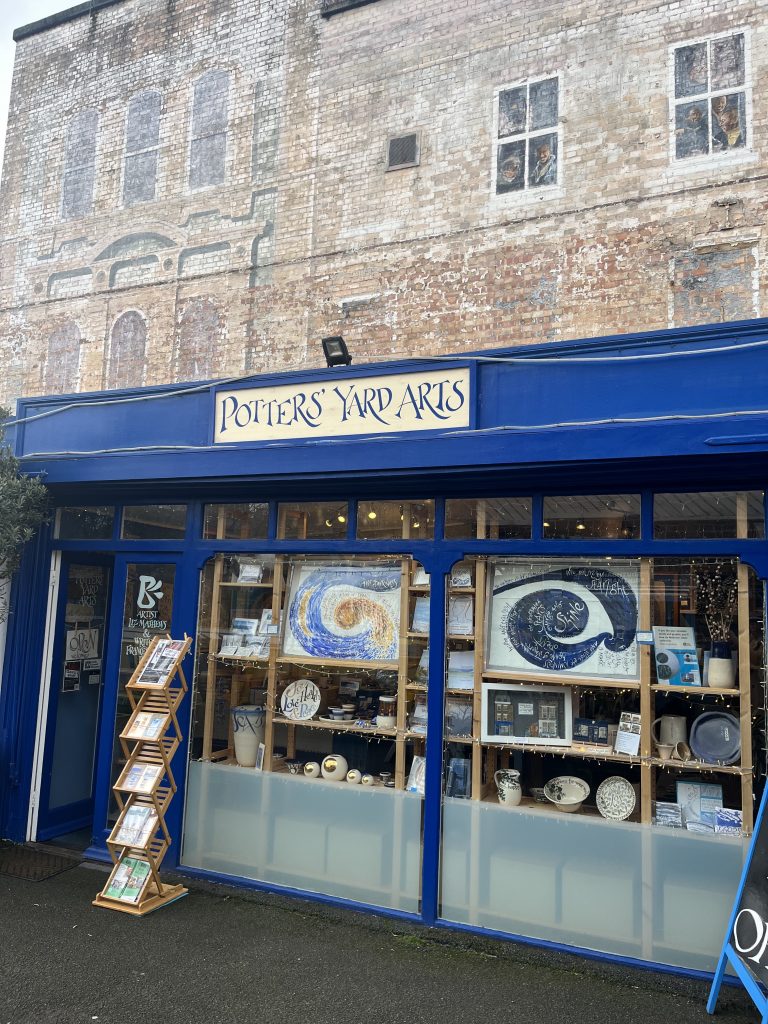 Potters Yard Arts shop in Southbank, London